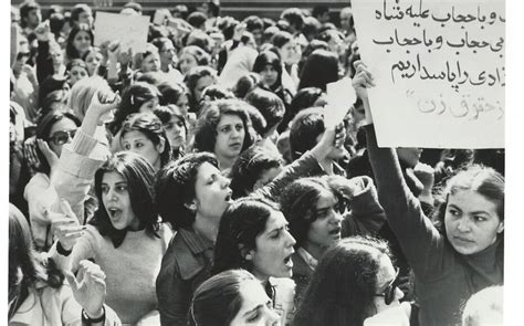 8 Mars 1979 Cétait La Première Rébellion Des Iraniennes Contre Le