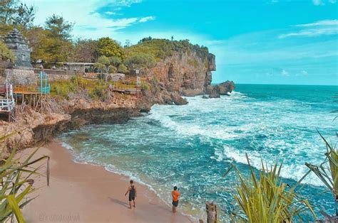 Untuk lebih mengenal wisata lokasi dan rute menuju taman langit gunung banyak batu malang. 13 Spot Foto Pantai Ngobaran 🏖️ Jogja (HTM, Rute)