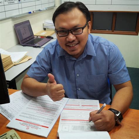 Jun 15, 2021 · kuala lumpur, june 15 — umno youth executive council member wan muhammad azri wan deris has denied he was the blogger known as papagomo, according to a filing at the high court. PEMUDA UMNO INDERA MAHKOTA: Exco Pemuda UMNO Malaysia ...