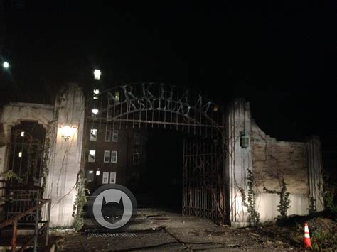 Exclusive First Look At Arkham Asylum In Gotham Photos Batman News