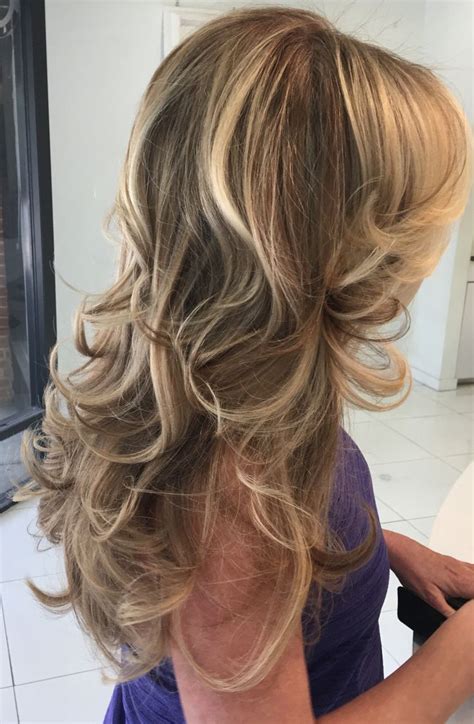 Big Bouncy Blowout Traveling Stylist Mobile Blowdries Briannabogans Blowout Hair Blonde