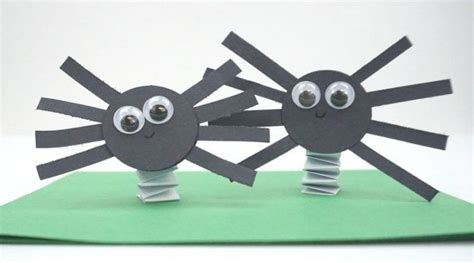 How To Make Fun Bouncing Construction Paper Spiders Halloween Crafts
