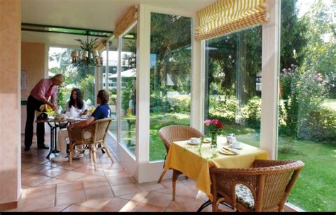 This tv show is a unique aesthetic tv music platform showcasing exceptional talent from all around the globe, focused on promoting the most distinctive new and famous artists. Garden-Hotel Reinhart am See in Prien am Chiemsee - HOTEL DE