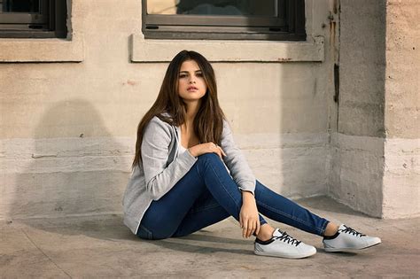 Hd Wallpaper Celebrity Selena Gomez Brunette Jeans Brown Eyes