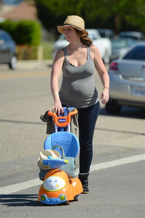 Pregnant Jennifer Love Hewitt Exposes Lacy Bra Straps In Tiny Tank For