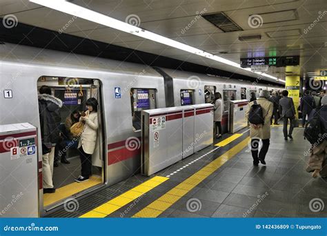 Estação De Metro Do Tóquio Imagem De Stock Editorial Imagem De