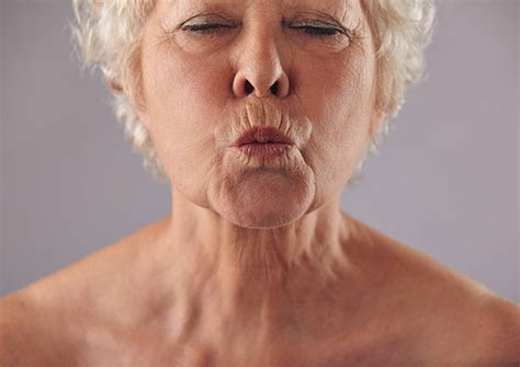 580 Ugly Old Woman Photos Taleaux Et Images Libre De Droits Istock