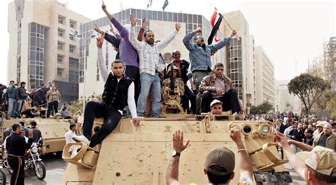 هدوء في بورسعيد تحت سيطرة الجيش وانفلات أمني في القاهرة