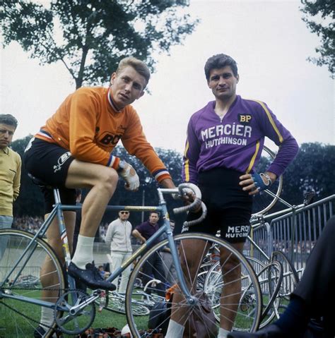 Raymond poulidor n'a jamais porté le maillot jaune du tour mais il détient le record du nombre de podiums anquetil, c'est l'image de la modernité et de la ville. Tour de France 21 Stories: Anquetil v Poulidor - Journal ...