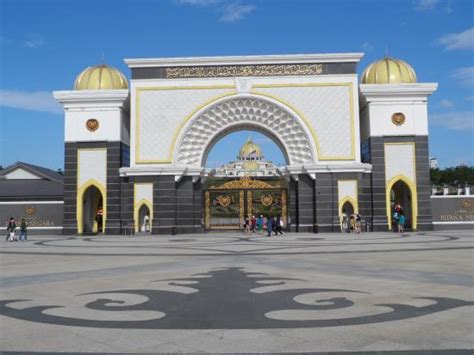 Sementara di negara tetangga ri sendiri, terdapat istana nurul iman brunei. Istana Negara (Kuala Lumpur, Malaysia) - omdömen