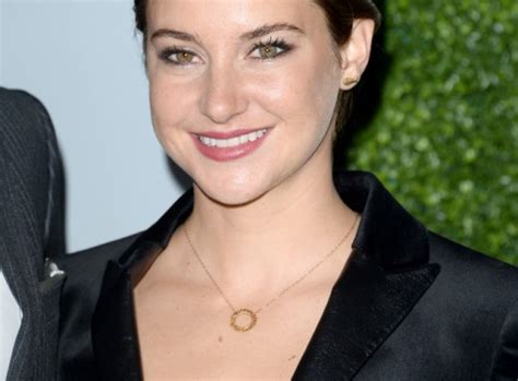 | shailene woodley wearing her engagement ring during an interview with jimmy fallon, where she also confirmed her engagement to aaron rodgers. Ruth Kearney | KpopStarz