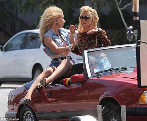 Everytime britney spears 브리트니 스피어스 가사. 뮤비찍는 브리트니 스피어스 : 네모판