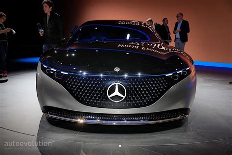 Mercedes Benz Vision Eqs Concept Is The Ultimate Light Show In