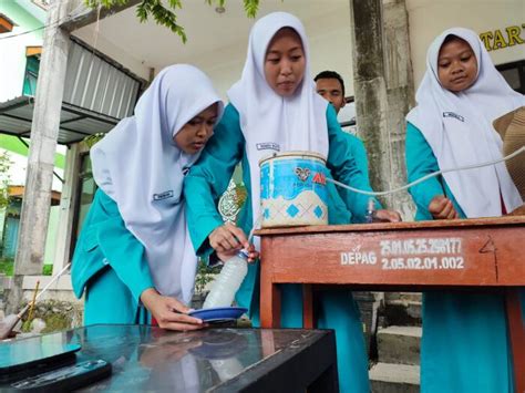 Mantap Siswa Madrasah Di Ponorogo Ciptakan Bbm Dari Styrofoam Dan