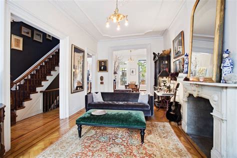 1890s Brownstone Love The White Walls And Wood Floors Townhouse