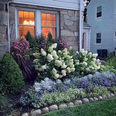 24 Stunning Flower Bed Ideas For Front Of House Balcony Garden Web