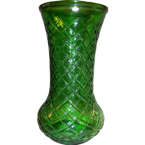 vintage emerald green hoosier glass vase diamond cut pattern 8 ½” from johnsantiques on ruby lane