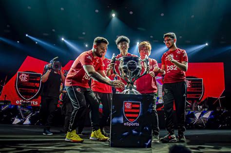 Agora, o fla chega ao quarto título. Flamengo vence INTZ e é campeão do CBLOL - Observatório de ...