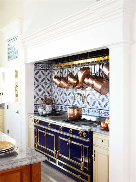 Hello kitchen's design team provides personalized kitchen designs for clients, both local and remote, with a recipe for renovation, which includes she also reviews how the house is used in general and how the kitchen relates to adjacent rooms. 30 Gorgeous Traditional Kitchen Design Ideas - Decoration Love