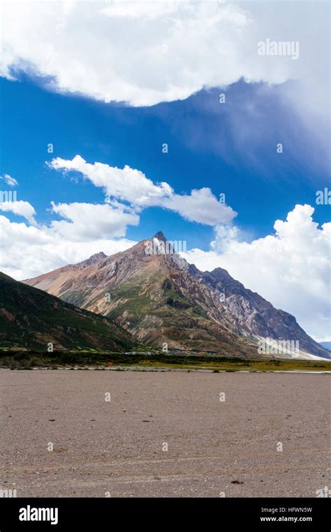 Rawu Nyingchi Tibet The Beautiful Mountain View Stock Photo Alamy