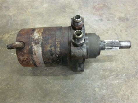 Case 1835b 1835 B Hydraulic Drive Motor Left Right D137338 D137338r For