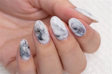 How To Apply Marble Nail Art Dipwell Tutorial Dipwell