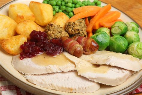 They are a british christmas institution and you'll see them on dinner tables right next to the cutlery. Top 21 Traditional British Christmas Dinner - Most Popular Ideas of All Time