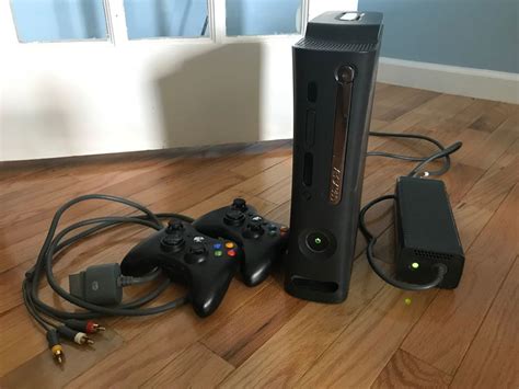Microsoft Xbox 360 Elite 120 Gb Black With Two Wireless Controllers