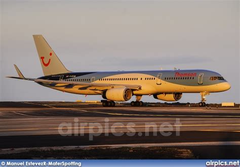 G Byaw Boeing 757 200 Thomson Airways Large Size