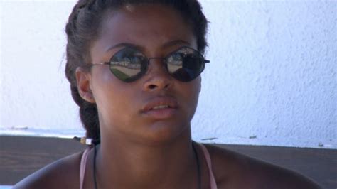 Love Island Fans Accuse Samira Of ‘gaslighting As She Swipes At Ellie To Stop Dr Alex Making