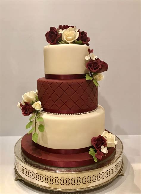 Wedding Cakes With Burgundy Flowers The Perfect Combination