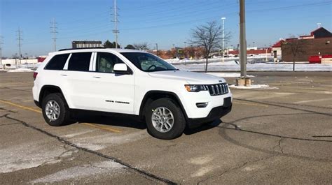 Introduce 55 Images Is A Jeep Grand Cherokee 4 Wheel Drive In
