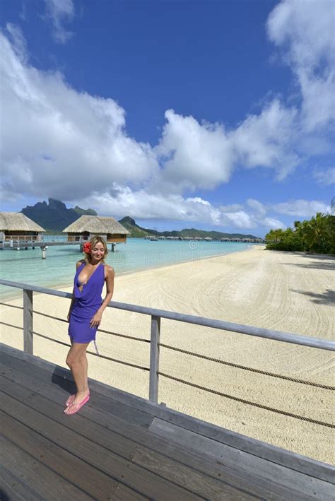 Woman On Vacation In Bora Bora Stock Image Image Of Seychelles Seascape 34287603
