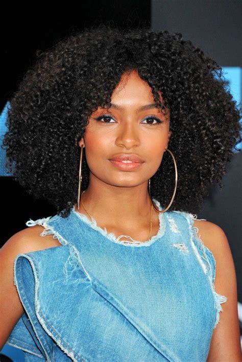 1001 + façons d'expérimenter avec une jolie coiffure cheveux frisés