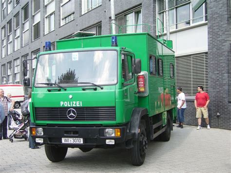 1x siku 2313 polizei mannschaftswagen, maßstab: Galerie Erste (24) - Fahrzeugbilder.de
