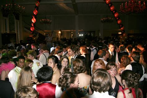 File Prom Crowded Dancefloor  Wikimedia Commons