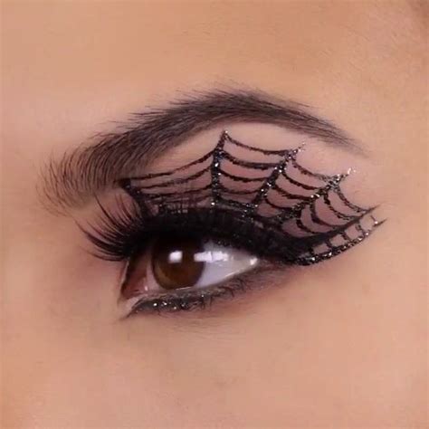 Spider Web Eye Makeup Cool Halloween Makeup Idea Credits