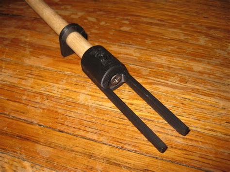 Daisy Spittin Image Plunger Fork Tool For Plunger Removal Fits