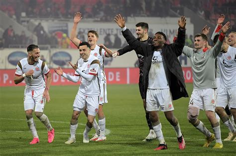 Zehnter Sieg St Pauli Bleibt Das Maß Der Dinge Und Mischt Oben Mit