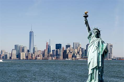 The story of the statue of liberty and her island has been one of change. New York gives legal advice to undocumented migrants | Apolitical