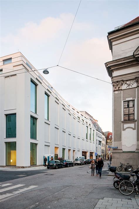 A commercial building woven into the fabric of the city, the joseph pschorr house combines flexible retail space with quality residential typologies and. KUEHN MALVEZZI — Joseph Pschorr Haus building | Arquitetura