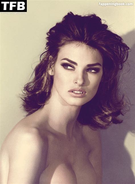 Linda Evangelista Nude Fappedia