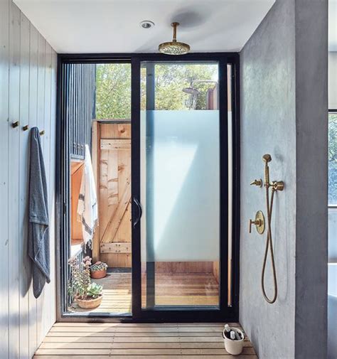 43 Indooroutdoor Showers That Will You To Small Paradise Homemydesign