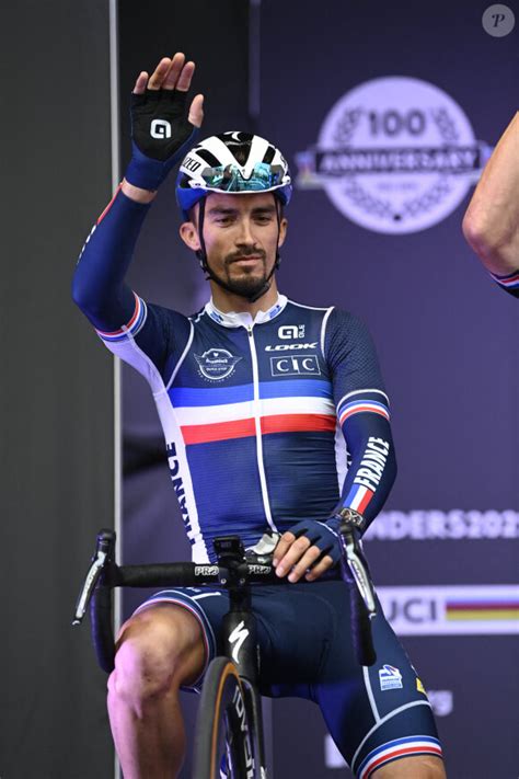 Julian Alaphilippe victime d une terrible chute et hospitalisé son