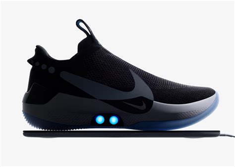 Le Futur De La Chaussure Selon Nike Une Basket Connectée Auto