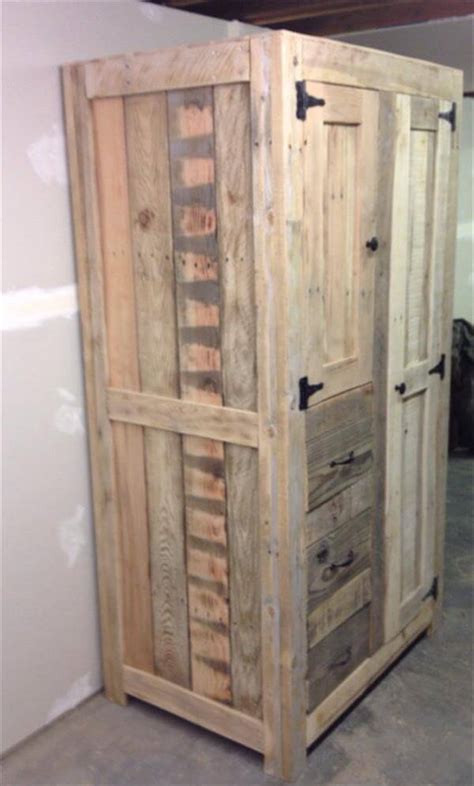 Lacking the fussy intricacy of many other cabinet types, this style is relatively straightforward and ideal for beginners. DIY Pallet Cabinet for Storage | 101 Pallets