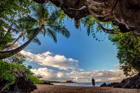 Фото Tropical Cave On The Beach Maui Hawaii бесплатные картинки на