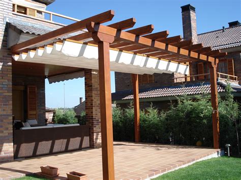 Aquí una recopilación de terrazas y techos de madera, para que puedan apreciar los detalles. Pérgolas de Madera | Pergolas de madera, Techo de patio ...