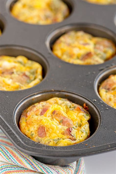 Easy Egg Breakfast Muffins With A Hash Brown Crust Play Party Plan