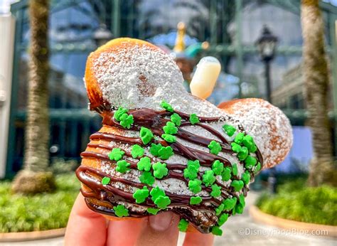 What S New At Disney World Hotels Jaw Dropping Easter Eggs The Disney Food Blog